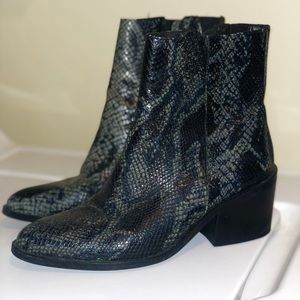 Snakeskin boots ✨